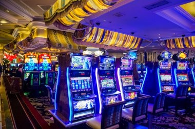 14 2d Live Game Shows tournament interface displaying real-time leaderboard rankings